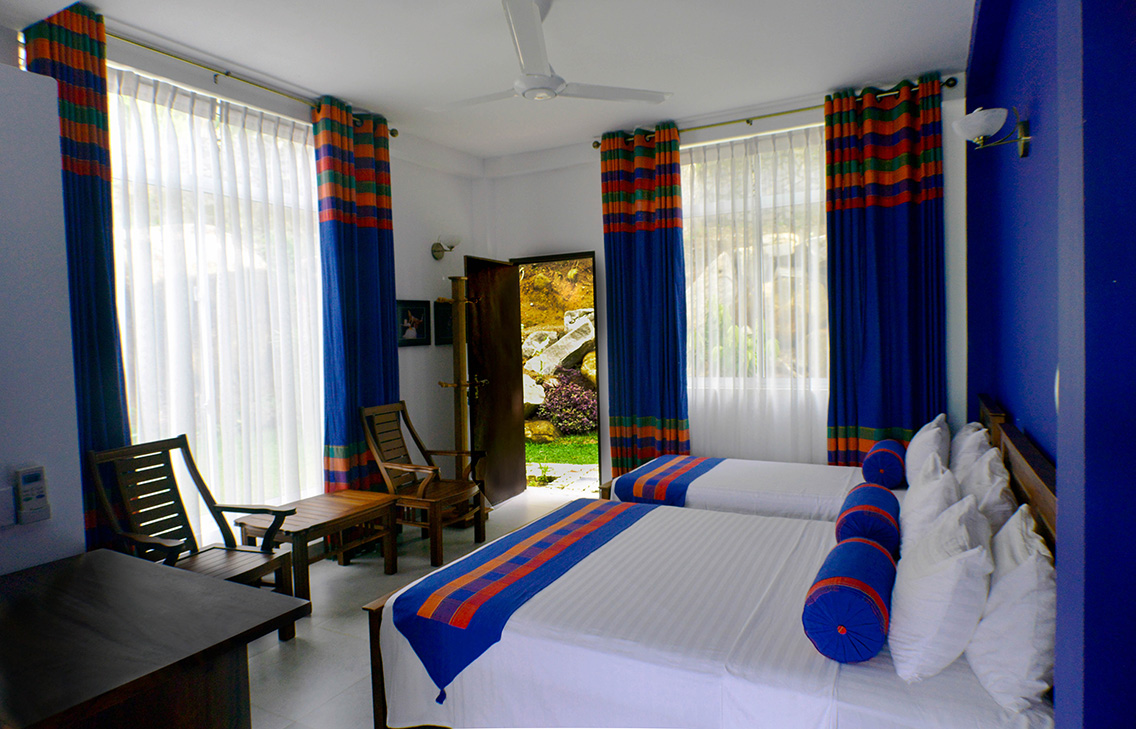 Standard Triple room